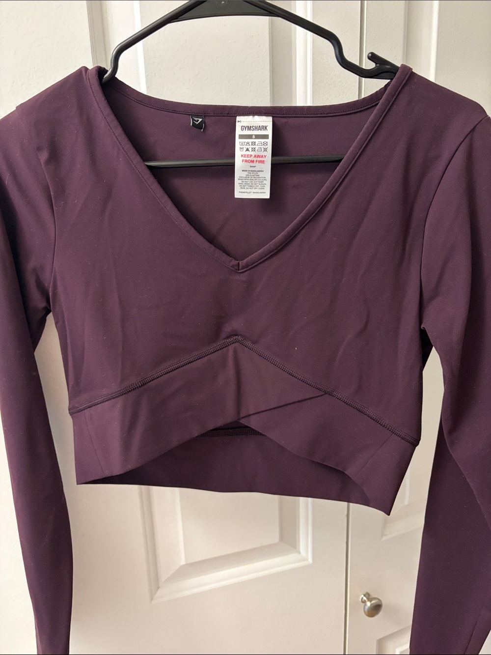 Gymshark Long Sleeve V-Neck Crop Top in Plum